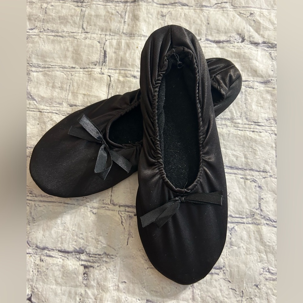 SATIN BLACK WITH BOW TOE WOMEN’S SLIPPERS SIZE MEDIUM (6.5-7.5)